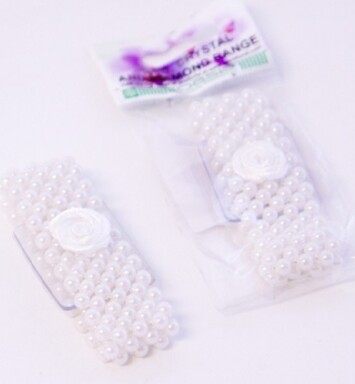 Small Pearl Flower Elasticated Bracelet
